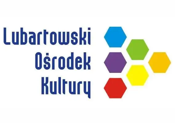 Nocne niebo i nietoperze – plastyczne inspiracje młodzieży w Lubartowie