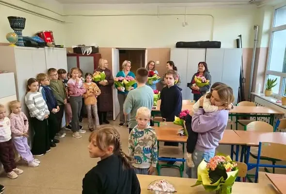 Dzień Edukacji Narodowej w szkole – wzruszająca niespodzianka od uczniów i rodziców