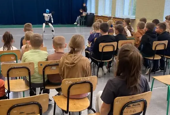 Robot humanoidalny w szkole – uczniowie poznali nowe technologie