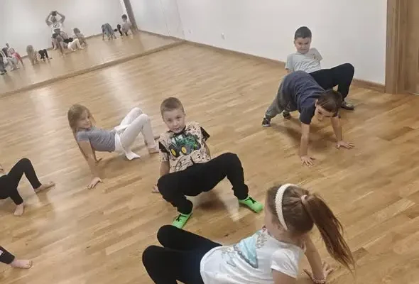 Capoeira dla dzieci w Firleju – ruch, rytm i radość na parkiecie GOK