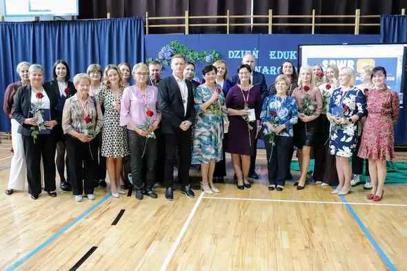 Dzień Edukacji Narodowej w Szkole Podstawowej w Wólce Rokickiej – wyjątkowa akademia i podziękowania dla nauczycieli