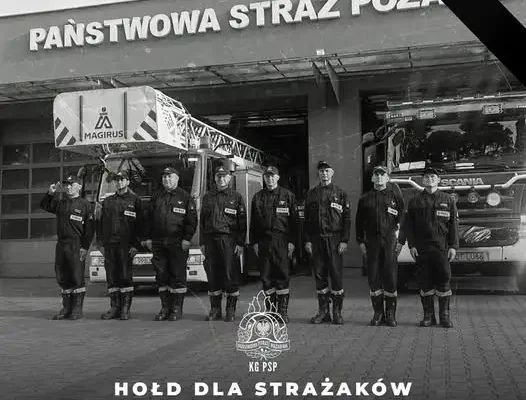 Strażacy oddają hołd kolegom. Sygnały świetlno-dźwiękowe o 18:00
