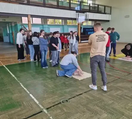 Kamionka bije rekord pierwszej pomocy – prawie 100 osób ćwiczyło RKO