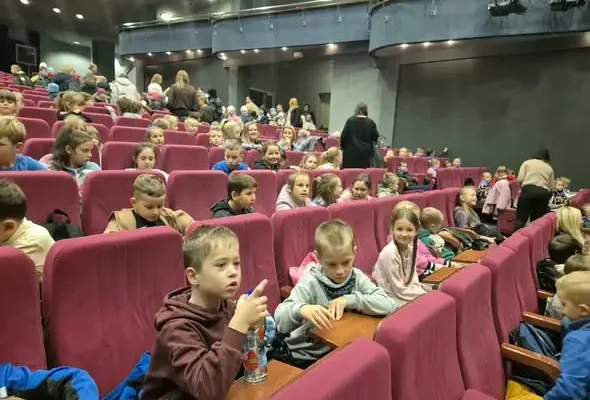 Uczniowie klas 0–III z wizytą w Lublinie – spektakl, pizza i laserowa rywalizacja