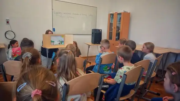Klasa 4c z SP1 Lubartów przygotowała teatrzyk Kamishibai dla młodszych kolegów