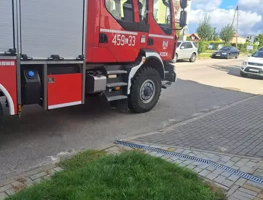 Kock: strażacy z OSP KSRG pomogli w transporcie poszkodowanego do karetki