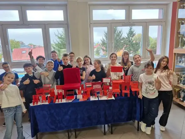 Magia czerwonego krzesła w Szkole Podstawowej nr 1 w Lubartowie