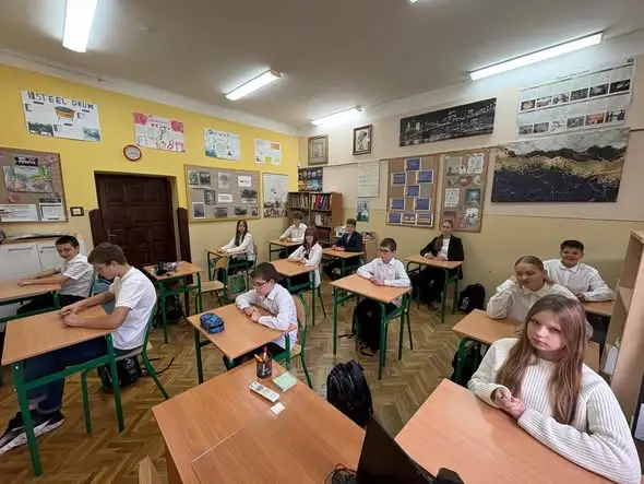 Próbne egzaminy ósmoklasistów w szkołach – uczniowie zmierzyli się z polskim i matematyką