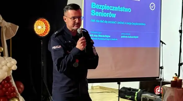 Bezpieczny senior: policja z Lubartowa szkoliła mieszkańców Ostrowa Lubelskiego