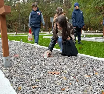 Uczniowie z Tarła uczcili pamięć żołnierzy z I wojny światowej