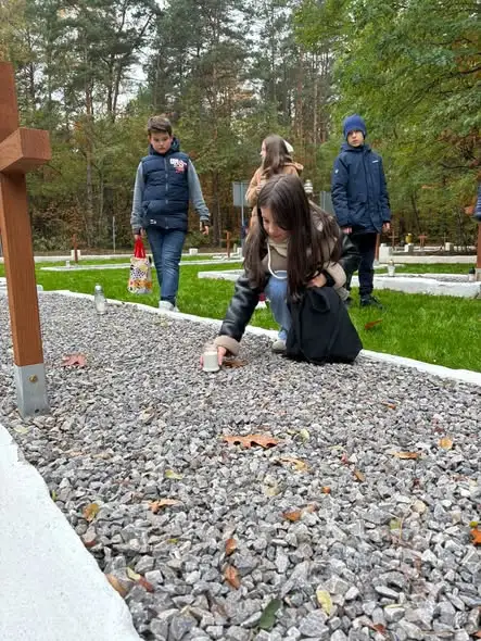 Uczniowie z Tarła uczcili pamięć żołnierzy z I wojny światowej