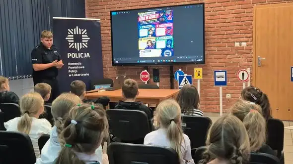 Uczniowie Szkoły Podstawowej nr 3 w Lubartowie odwiedzili komendę policji